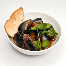 Мидии в соусе том ям